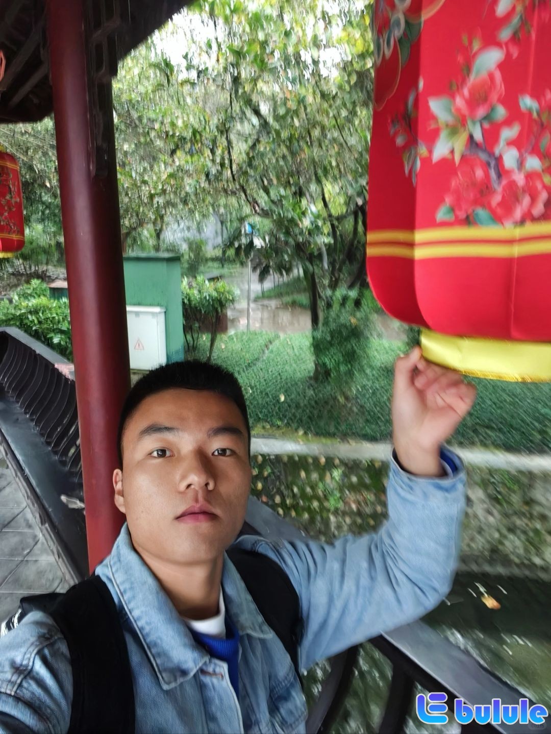 留得残荷听雨声打卡雨中棠湖公园006.jpg