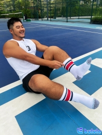 运动也要常备多几款白袜才行OOTD
